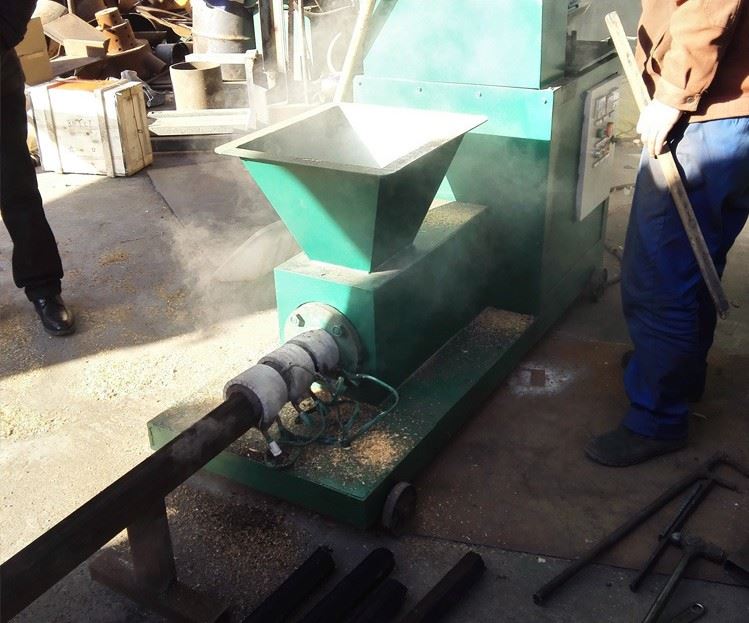 Sawdust-briquette-extruder