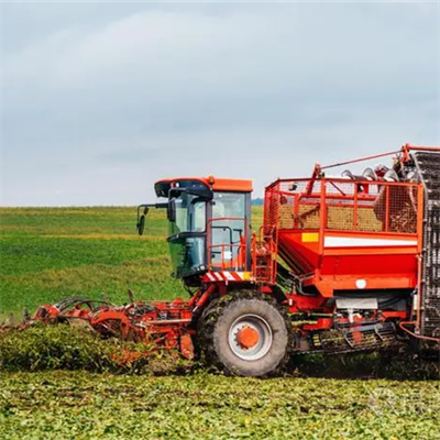 Cosechadora de patatas con tractor compacto
